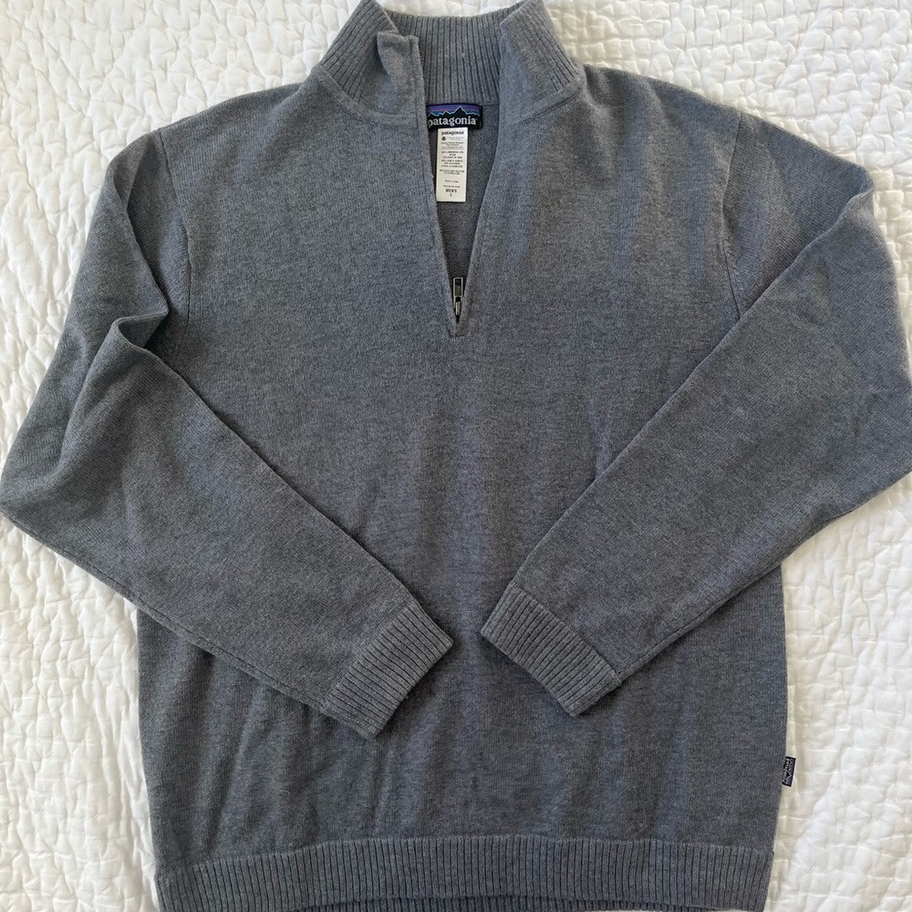 Mens Patagonia grey quarter zip EUC